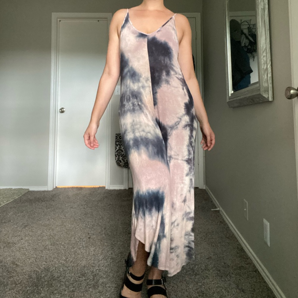 Tie-dye Jumpsuit. Loose-fit and super stretchy. Perfect for casual occasions. - Picture 5 of 15